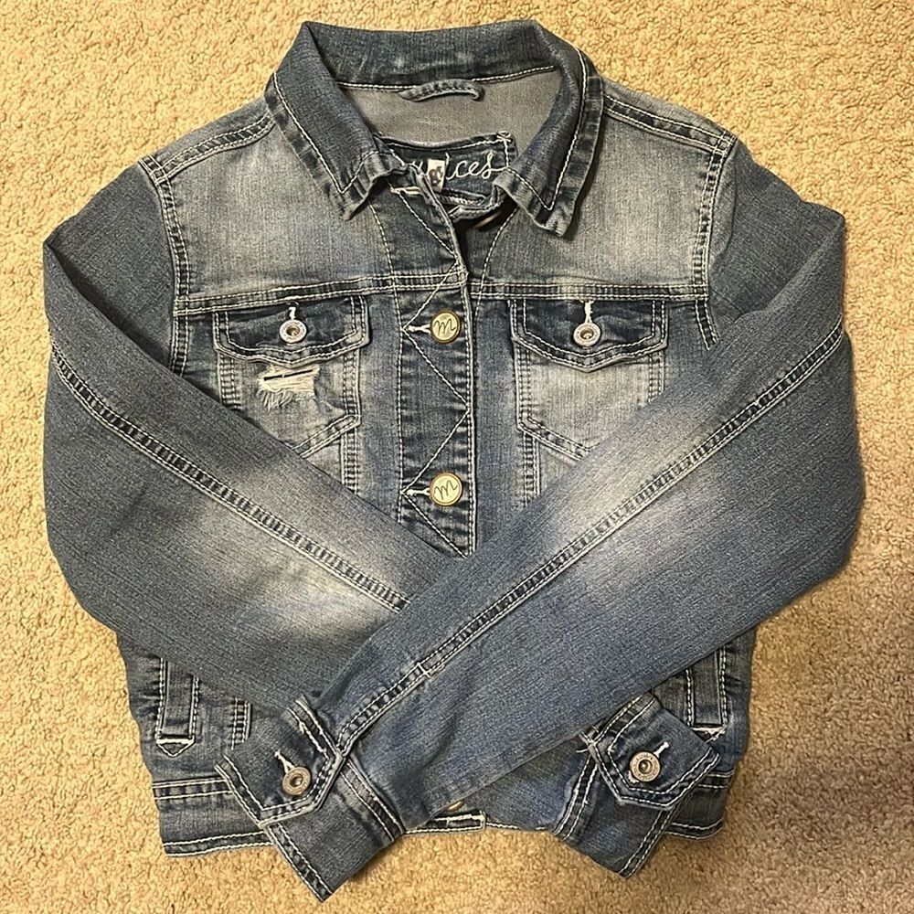 MAURICES JUNIORS SIZE X- SMALL DISTRESSED JEAN JACKET